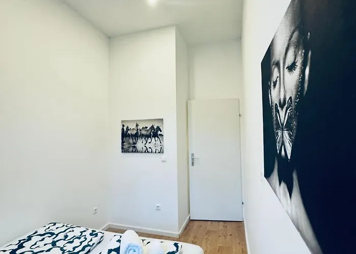 Stylish 3-bedroom Close To Kaufpark Alterlaa Vienna