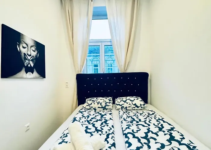 Stylish 3-bedroom Close To Kaufpark Alterlaa Vienna