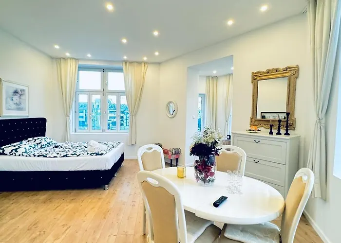 Stylish 3-bedroom Close To Kaufpark Alterlaa Apartment