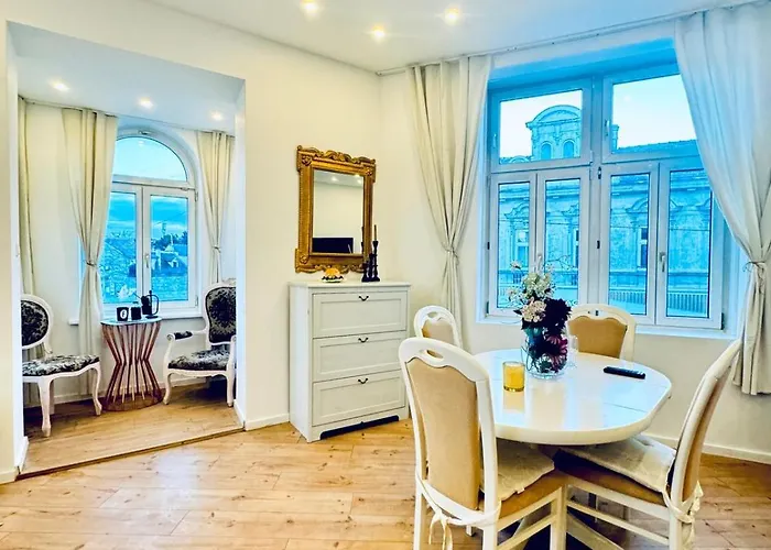 Stylish 3-bedroom Close To Kaufpark Alterlaa * Vienna