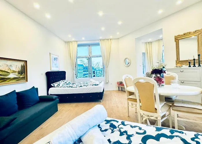 Stylish 3-bedroom Close To Kaufpark Alterlaa